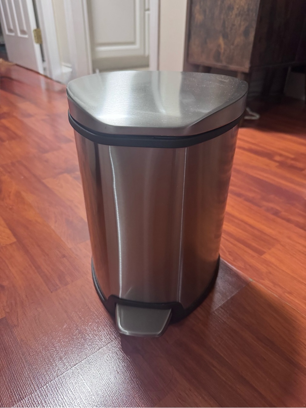 Stainless Steel Step Trash Can with Inner Bucket